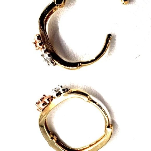 14K 3C 4mm Flower CZ Huggies Earrings - Picture 9 of 9